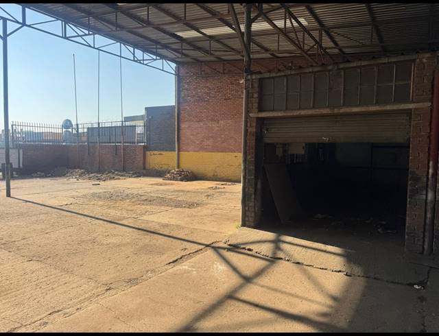 1,300M² WAREHOUSE TO LET IN HERMANSTAD
